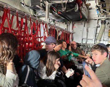 Estamos en tierra segura: así llegó a Roma el Hércules con argentinos repatriados desde Israel