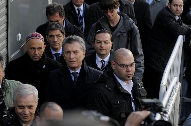 Tras la polémica, Macri estuvo en el acto por AMIA, pero se fue antes de que termine