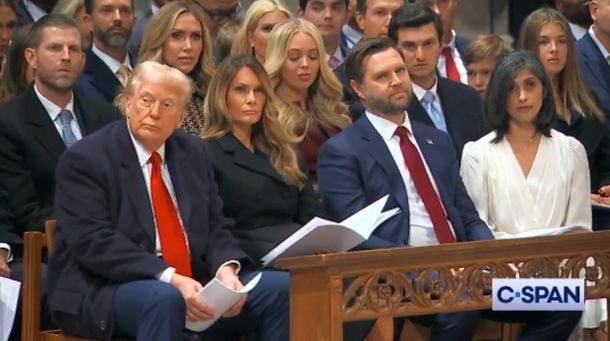 El incómodo momento de Donald Trump en el servicio religioso de su asunción: Hay niños gays, lesbianas y trans que temen por sus vidas