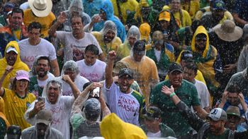 un rayo alcanzo a manifestantes en una marcha a favor de bolsonaro un rayo alcanzo a manifestantes en una marcha a favor de bolsonaro