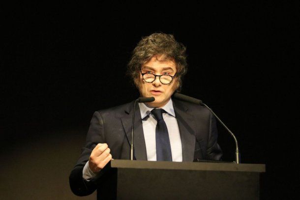 Javier Milei en la CAC: Dijimos que la economía subiría como pedo de buzo, y las burbujas están empezando a verse