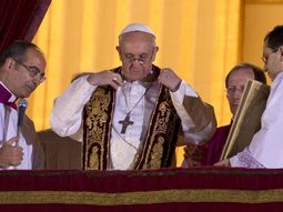 Un miembro argentino del protocolo papal dio detalles sobre el día a día del Papa