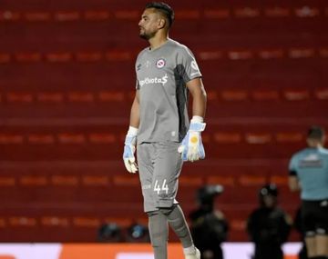 El error de Chiquito Romero para el temprano gol a Independiente Rivadavia