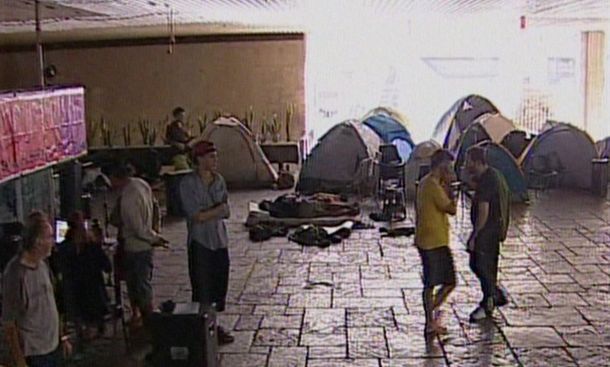 Polémica por una toma y un acampe en el Centro Cultural San Martín