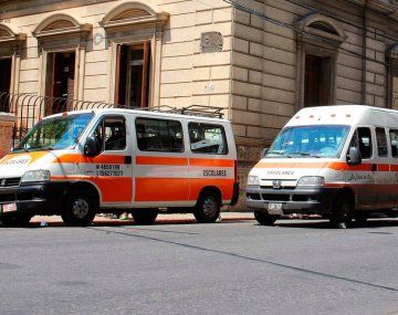 Se olvidaron a un nene en un micro escolar: quedó encerrado y salió por sus propios medios