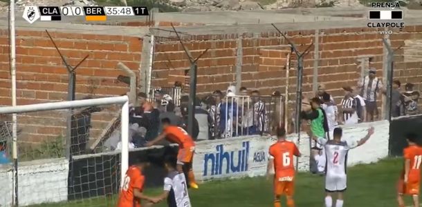 El clásico entre Claypole y Berazategui terminó en escándalo: el ataque barra contra dirigentes