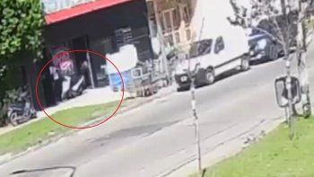 Video: así fue el momento en el que el comerciante de La Plata mató a uno de los dos delincuentes