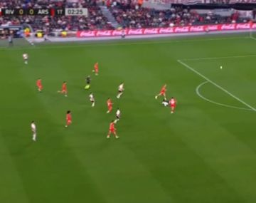 El ¿golazo? de Miguel Borja para el 1-0 de River