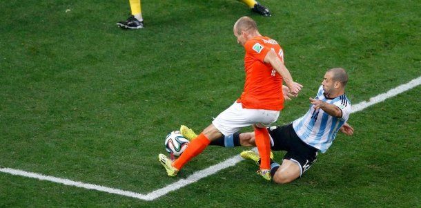 Un cruce de Javier Mascherano que quedará para la historia.