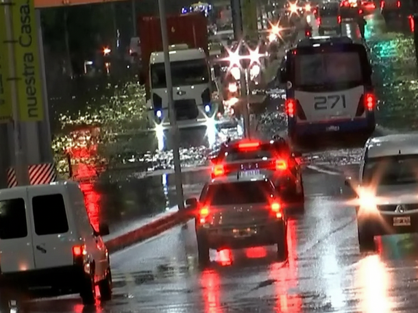 Las intensas precipitaciones provocaron anegamientos en varios barrios de la Ciudad y el conurbano.