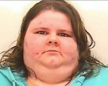 Una mujer se hace bullying a sí misma y la encarcelan