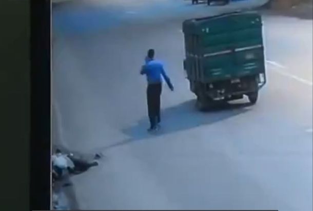 VIDEO: Lo atropella, lo dejan tirado, le roban y muere desangrado
