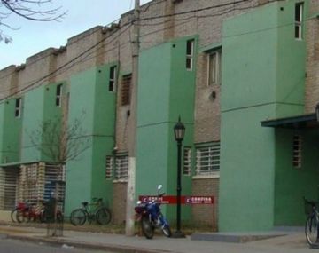 Asesinan a un joven en la puerta de una comisaría