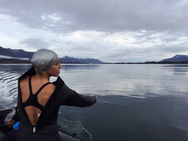 La nadadora Alejandra Broglia unió las dos grandes islas de Malvinas