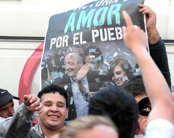 Vigilia militante y mensajes de apoyo para la Presidente