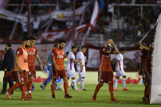 River perdió con Huracán y quedó muy lejos de la punta