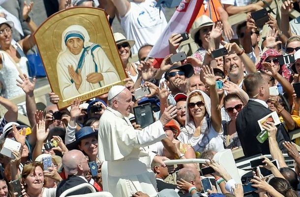 Una multitud acompañó la canonización de Madre Teresa