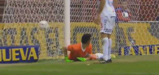Mirá el papelón del arquero de Argentinos en el gol de Lanús