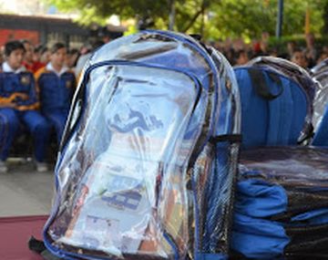 Exigen a los alumnos ingresar con mochilas transparentes