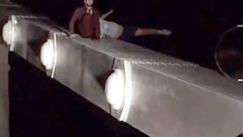 video: se quiso suicidar, se arrepintio, pero cayo de un puente video: se quiso suicidar, se arrepintio, pero cayo de un puente