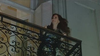 video: cristina volvio a bailar, esta vez en el balcon del instituto patria video: cristina volvio a bailar, esta vez en el balcon del instituto patria