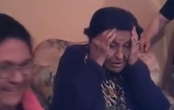 Conmovedor encuentro de una abuela con sus hijos 20 años después por Skype