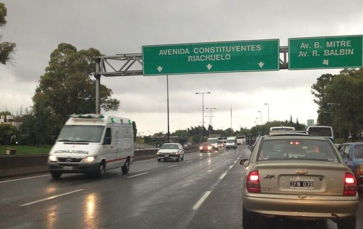Las autoridades viales piden precaución por lluvias intensas