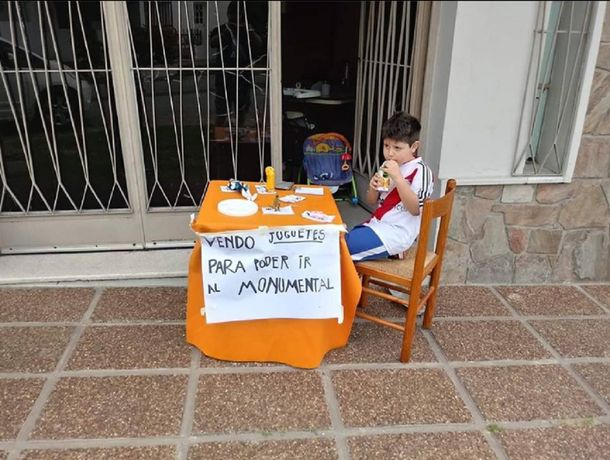 Entre Ríos: un nene puso en venta sus juguetes para ir a la Superfinal de la Libertadores