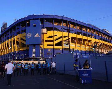 Fue una de las grandes apariciones de Boca, pero una lesión ocasionada en un torneo barrial le costó su carrera.&nbsp;