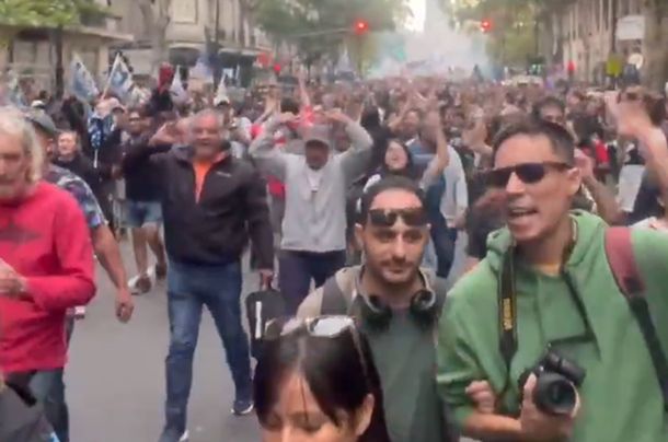 Que se vayan todos, el canto de los manifestantes que marchaban a Plaza de Mayo