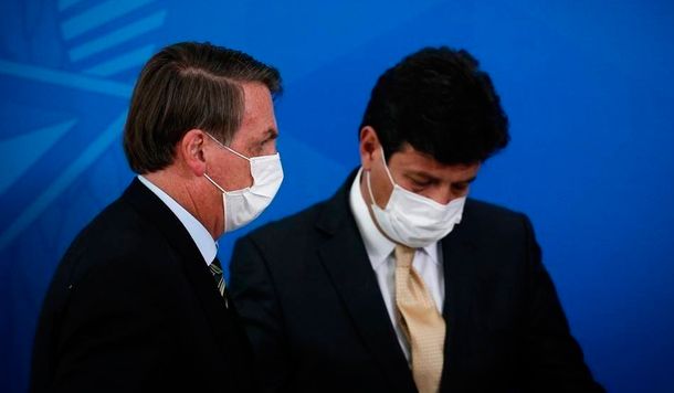 Coronavirus en Brasil: Bolsonaro echó al ministro de Salud