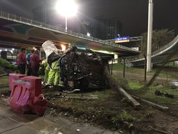 Así quedó el vehículo tras el vuelco Así quedó el vehículo tras el vuelco