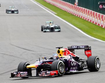 Vettel ganó el Gran Premio de Bélgica y lidera el certamen