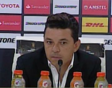 Gallardo tuvo para tomar cuatro botellas durante la conferencia