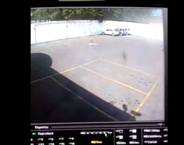 Captura del monitor de la cámara de seguridad que captó a un supuesto fantasma