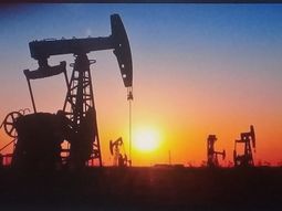 El coronavirus paralizó al mundo y contribuyó a bajar el precio del petróleo crudo