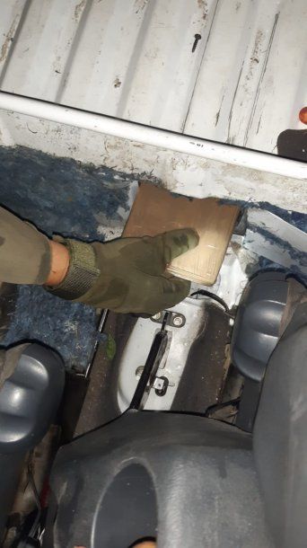 Jujuy: traficaban más de 100 kilos de cocaína en el doble fondo de una camioneta