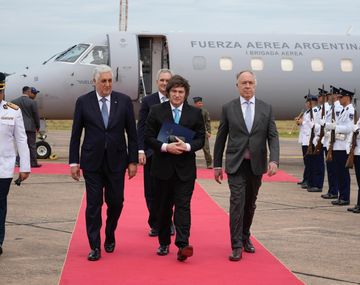 Javier Milei llegó a Asunción para participar de la firma del acuerdo Mercosur-Unión Europea