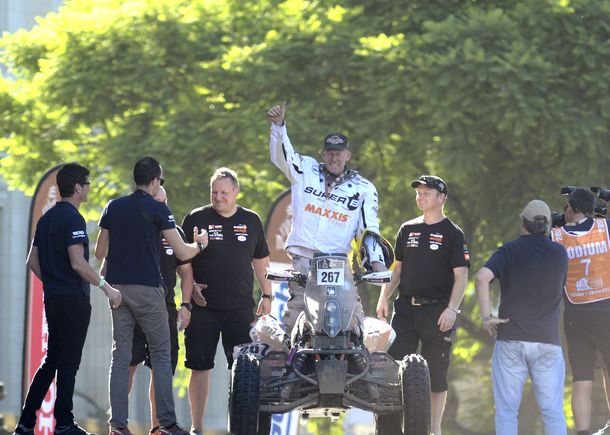 Furor por la llegada de los pilotos del Dakar a la Ciudad
