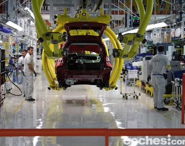 Jueves negro para Fiat y Renault: acusaron por fraude a casas centrales