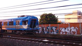 los trenes parecian una lata de gaseosa aplastada los trenes parecian una lata de gaseosa aplastada