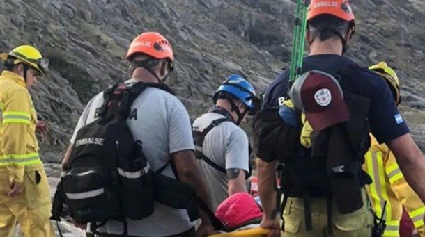  Estudiantes y profesores tuvieron que ser rescatados de un cerro en Córdoba.