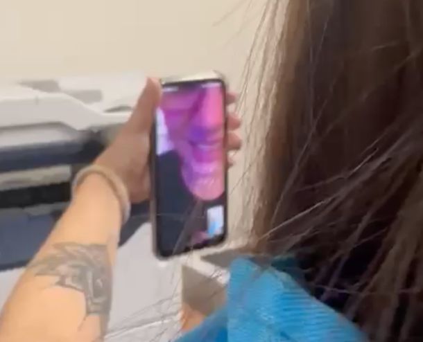 Lourdes Fernández se comunicó por videollamada con la Policía de la Ciudad para llevar tranquilidad
