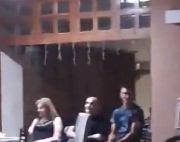 Un vecino más: Scaloni recibió el Año Nuevo sentado en la vereda en Pujato