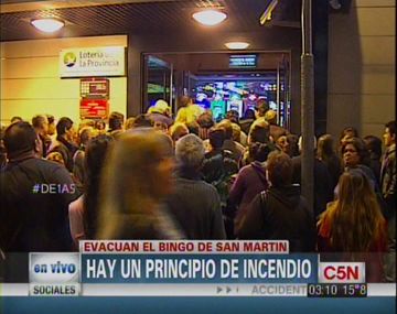Bomberos sofocaron un principio de incendio en un bingo de San Martín