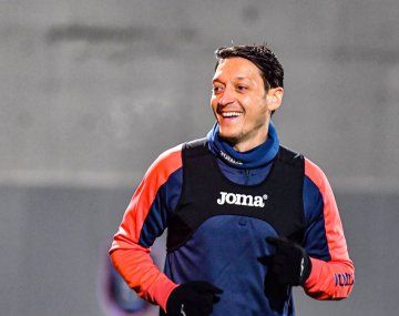 Colgó los botines: Mesut Özil se retiró del fútbol a los 34 años