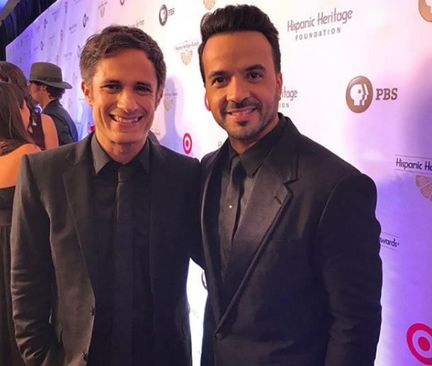 El reconocido actor junto al cantante Luis Fonsi