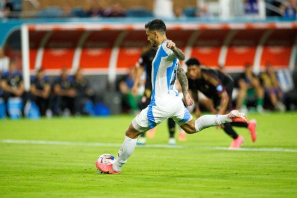 El tremendo gesto de Ángel Di María con Leandro Paredes en el triunfo ante Perú