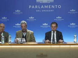 Cabildo Abierto continúa sumando apoyos para la recolección de firmas por el plebiscito para los deudores. Cabildo Abierto continúa sumando apoyos para la recolección de firmas por el plebiscito para los deudores.