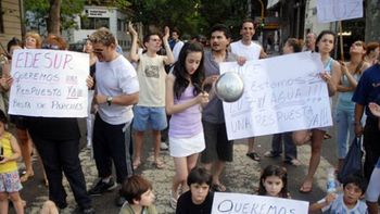 vecinos de flores protestan por los cortes de energia vecinos de flores protestan por los cortes de energia
